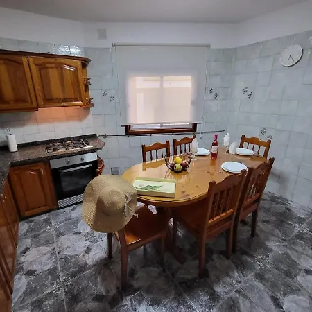 Coral 1 - 4 Bed In Abrigos